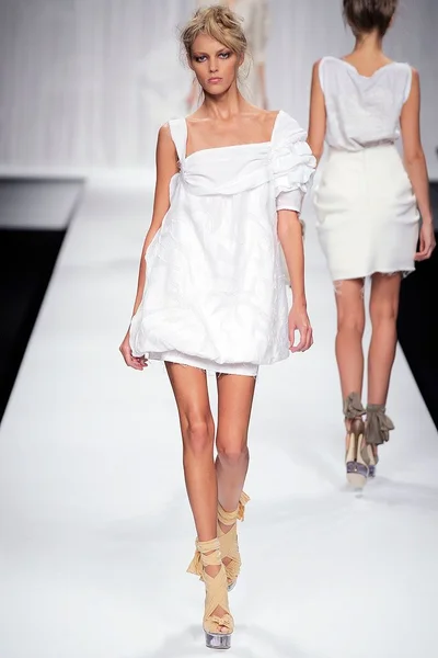 Look 2